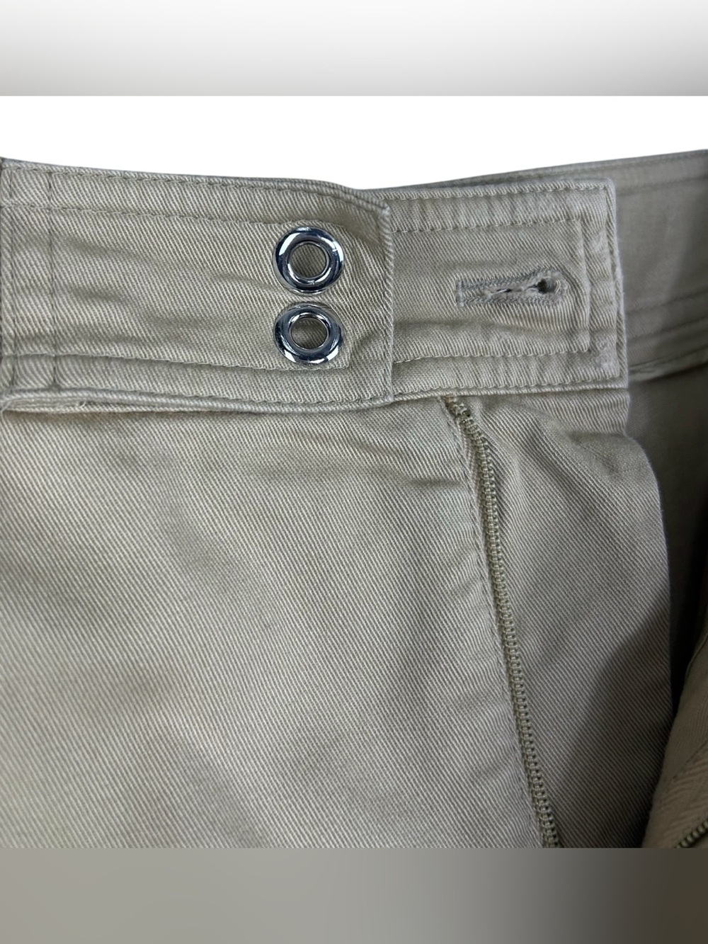 Red Valentino Garavani Embroidered Patch Khaki Shorts Size US 4 Preppy Resort - Picture 5 of 14